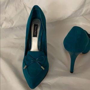 SALE $12 White House Black Market 7 1/2